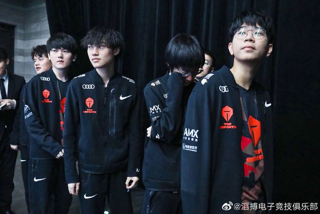 在聚光灯下 在聚光灯下