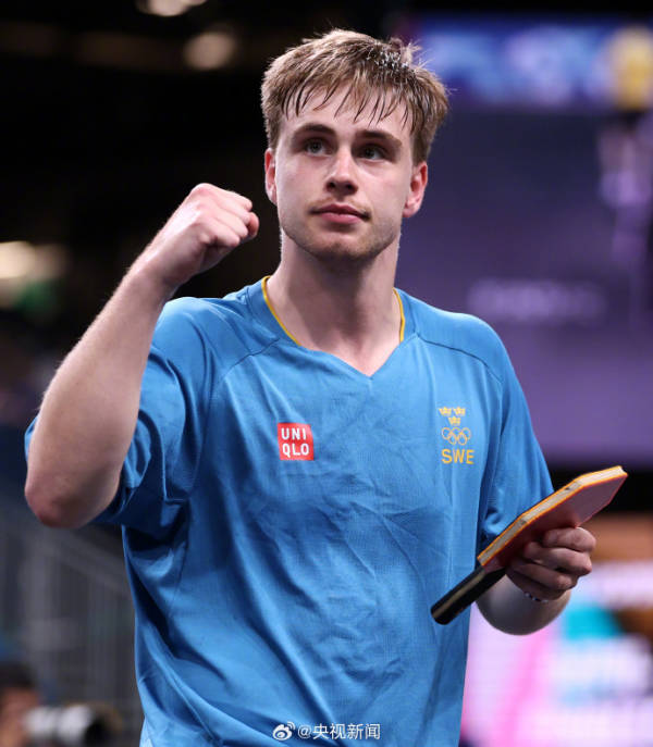 选手同台竞 选手同台竞